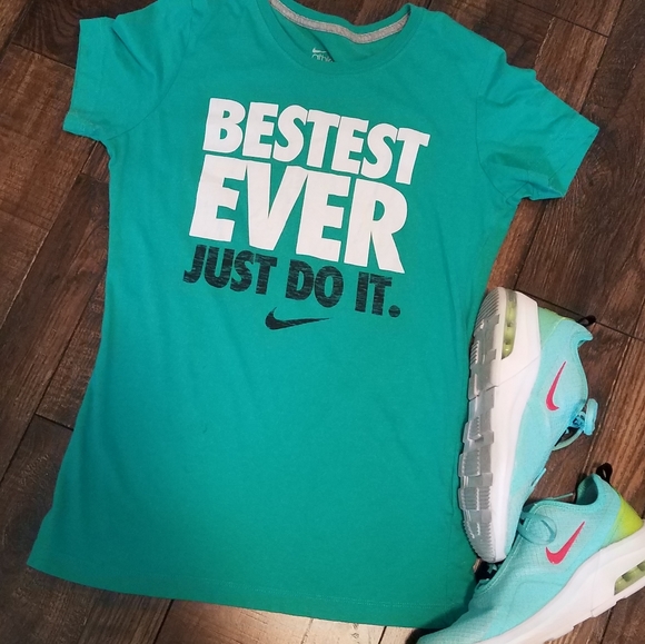 Nike like new Workout Tee - Picture 2 of 4